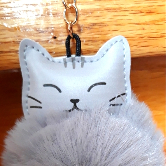 NWT ADORABLE POM KEYCHAIN - Picture 4 of 7